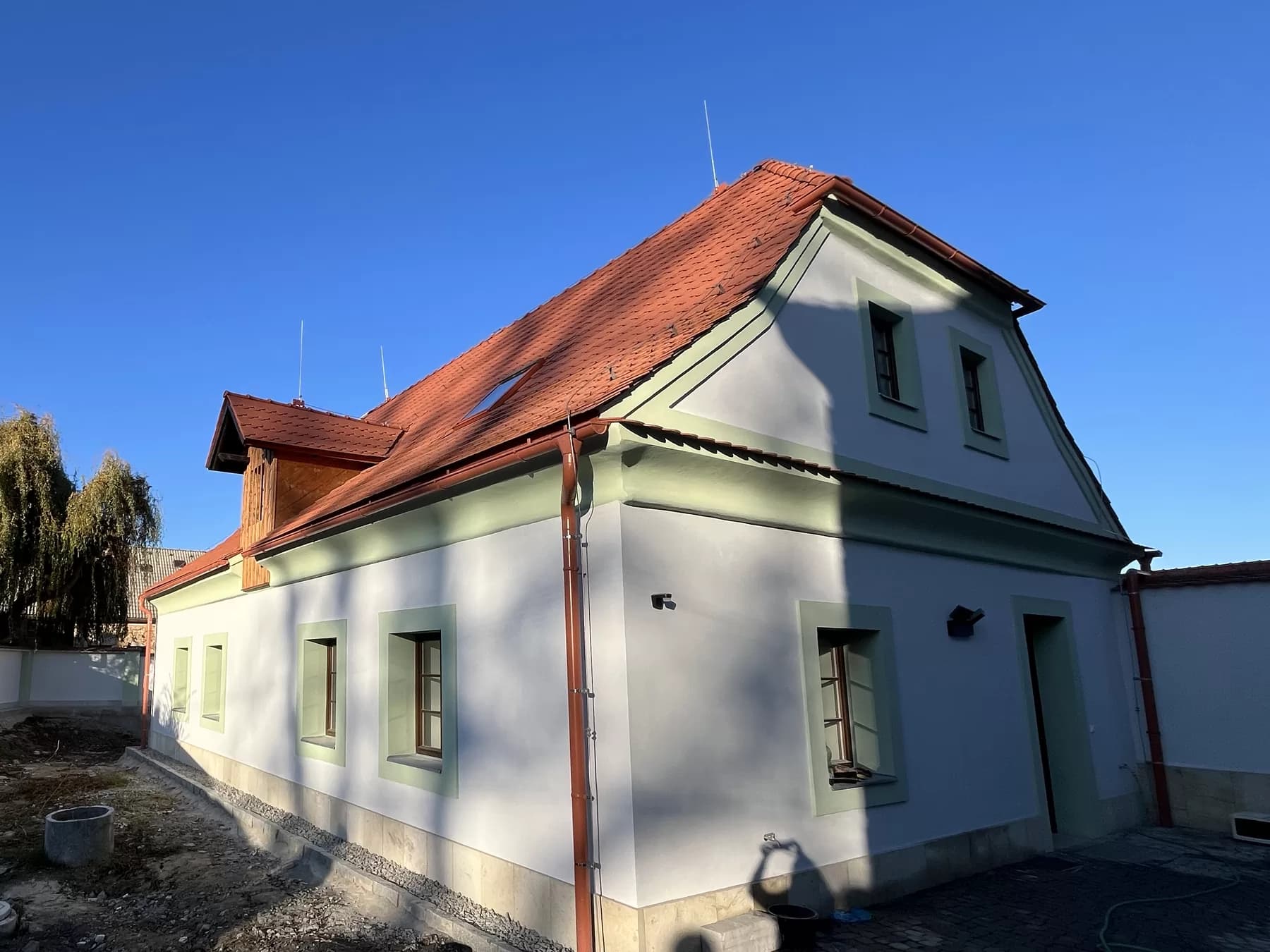 Dokončená rekonstrukce domu v Kostelci nad Černými lesy